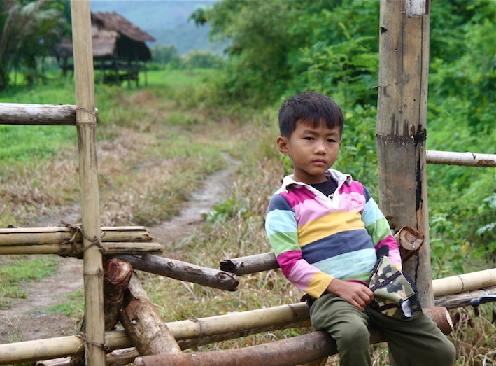 bambino nei dintorni di Luang Prabang