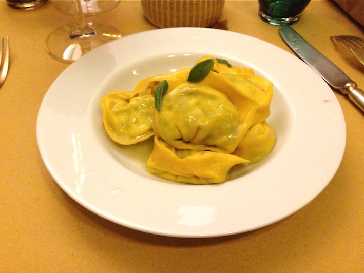 gli straordinari tortelloni burro e salvia